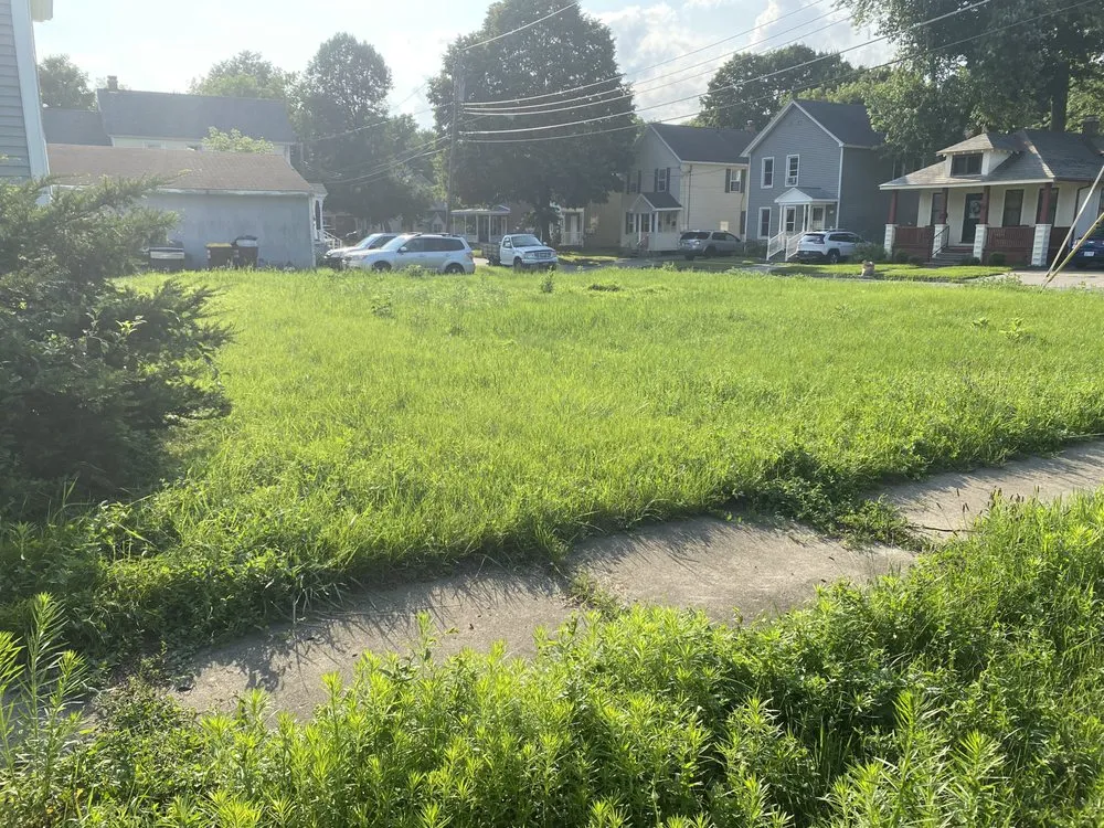 Affordable yard cleanup service in Corinth, NY - Turf Tough pros