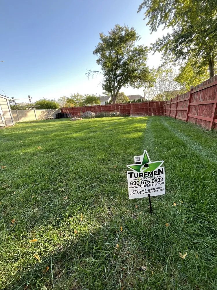 Professional outdoor landscaping in West Chicago, IL - Turfmen Fertilization and Weed Control