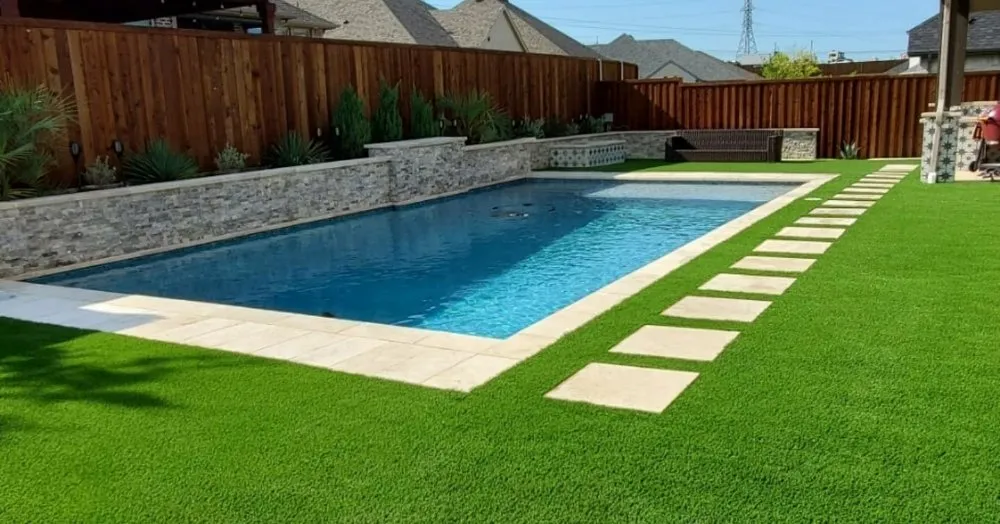 Affordable yard maintenance in Dallas, TX by TurfRocks