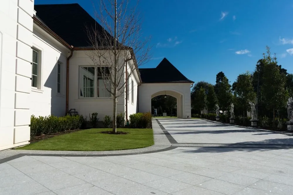 Custom lawn mowing service in Dallas, TX by TurfRocks