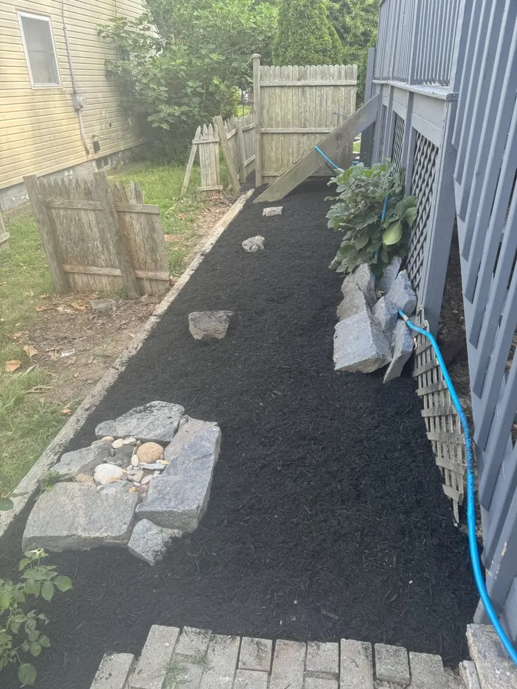 Local garden landscaping experts serving Shirley, NY - Turn Up Ur Lawns