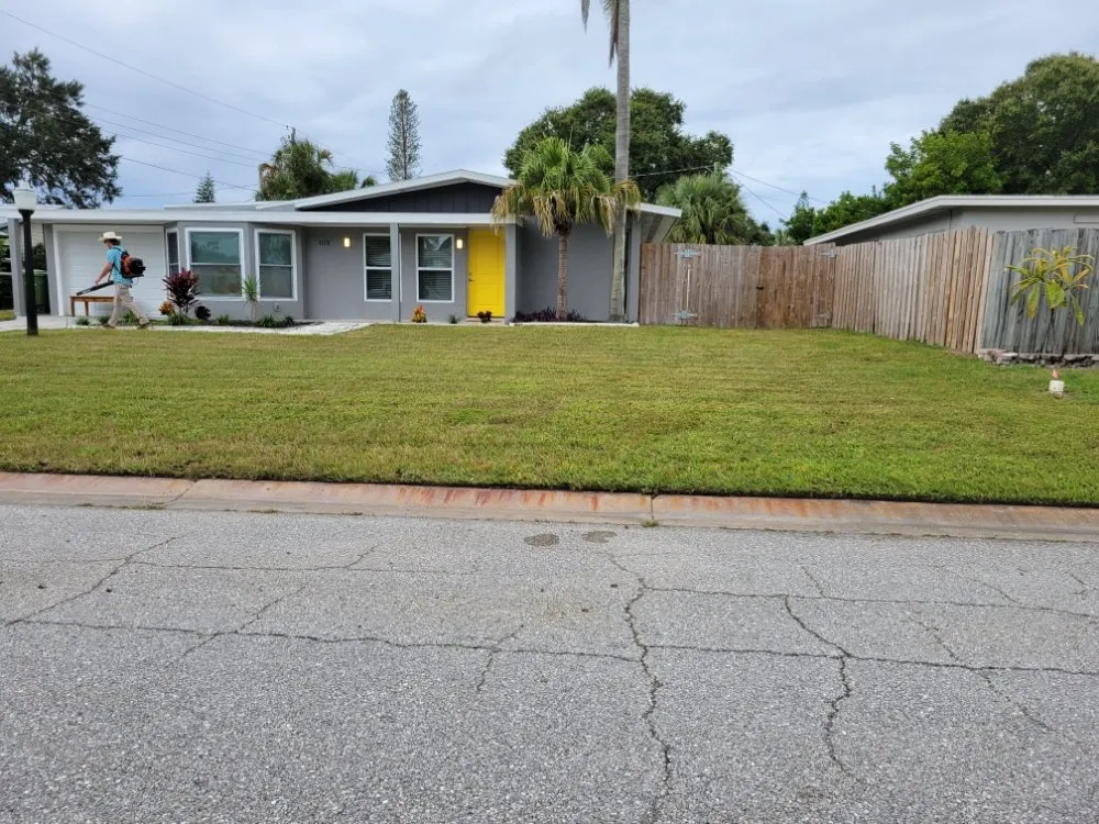 Custom garden landscaping experts serving Sarasota, FL - Turner Lawn Service