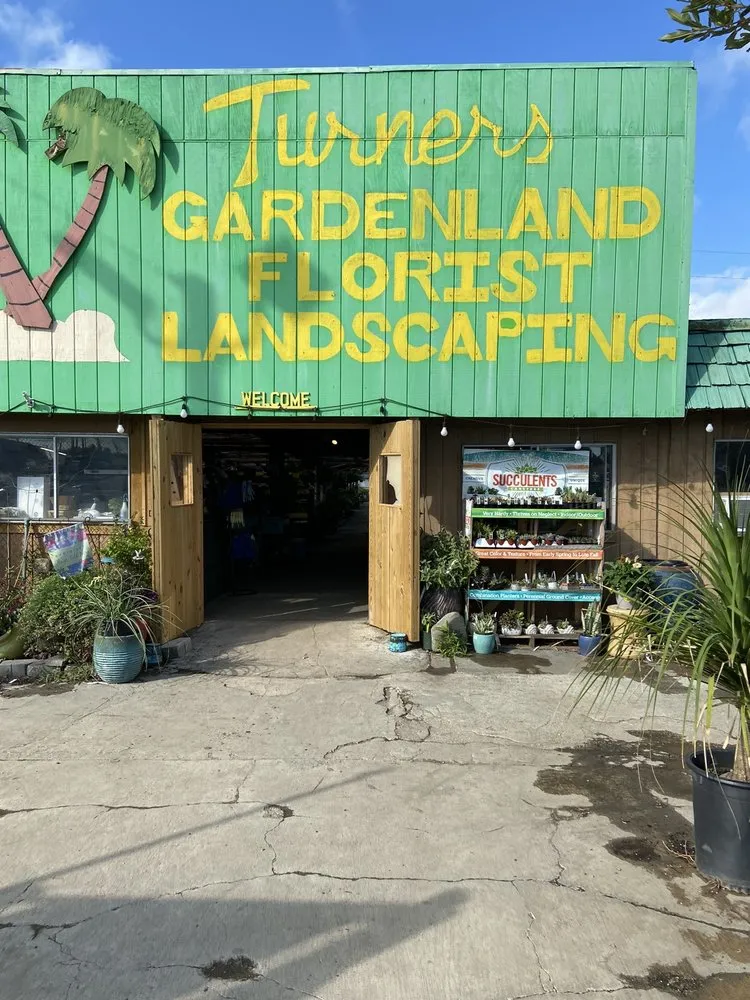 Affordable lawn mowing service experts serving Corpus Christi, TX - Turner's Gardenland