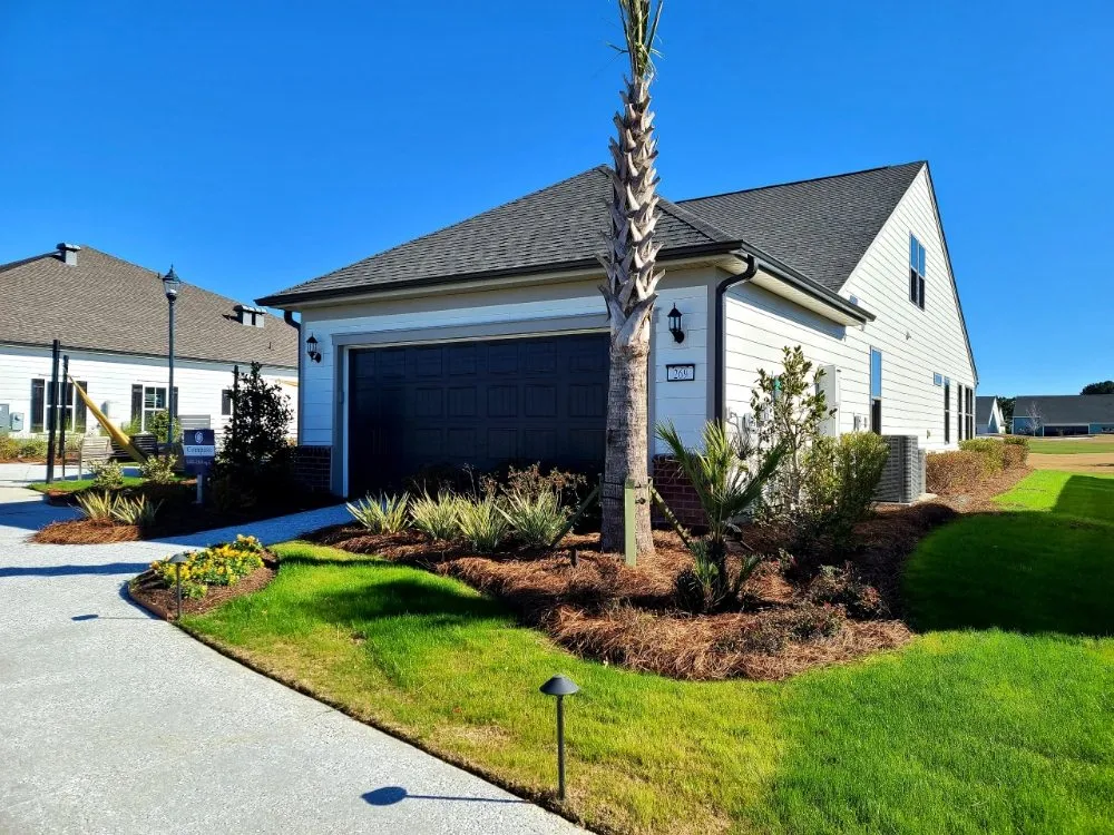 Expert landscaping services in Orlando, FL by Turnin' Leaves