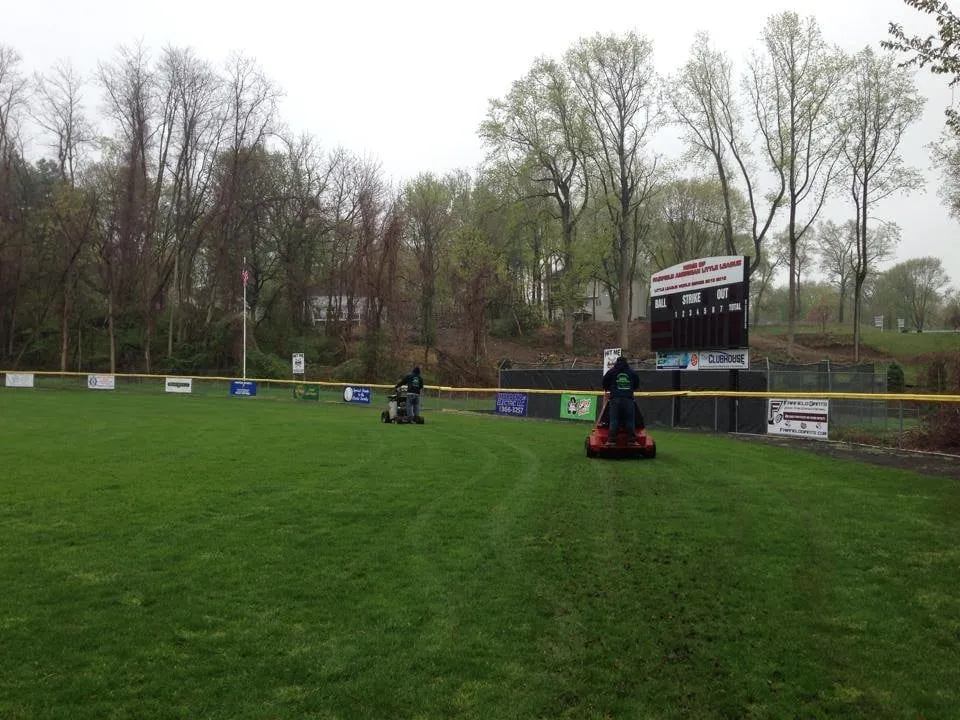 Top-rated lawn mowing service in Norwalk, CT by Turning Green