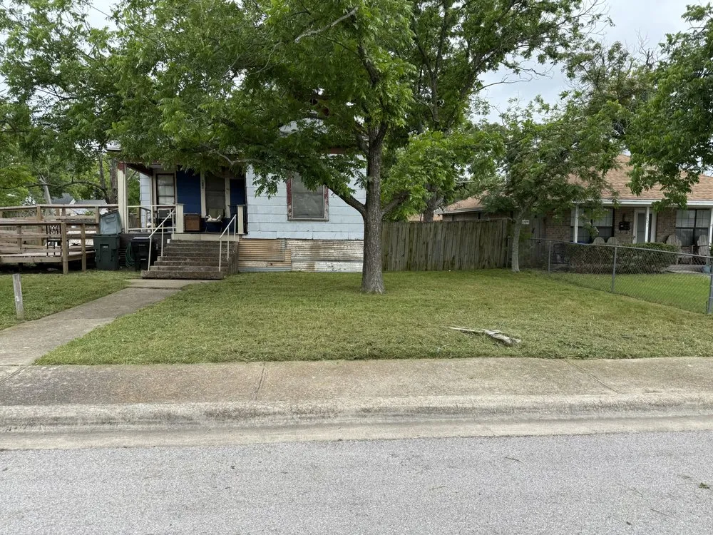 Reliable lawn mowing service in Killeen, TX by Turrell Landscaping