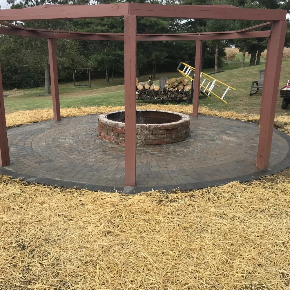 Trusted outdoor landscaping experts serving Circleville, OH - Turtle’s Mulching Service