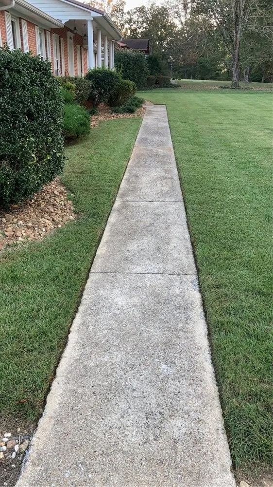 Custom lawn mowing service experts serving Tullahoma, TN - Tuttles Lawn Care
