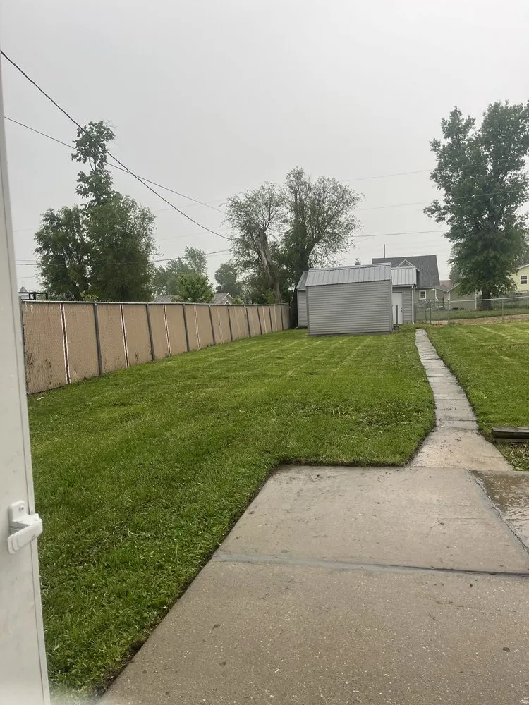 Professional garden landscaping in Marshalltown, IA by T&V Lawn care