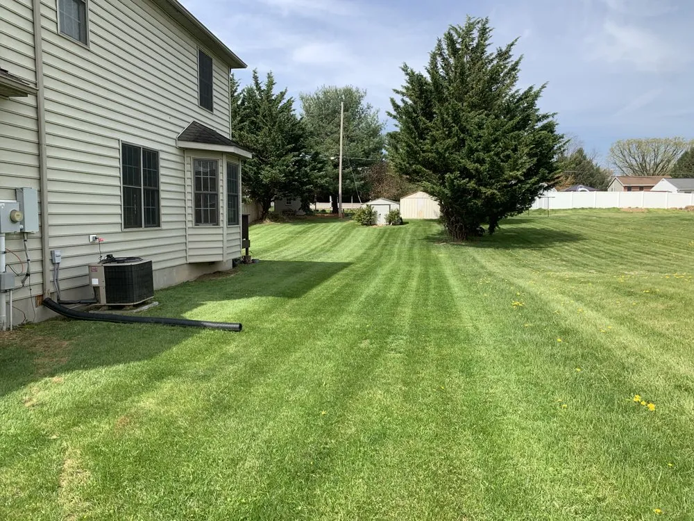 Local lawn mowing service experts serving Hagerstown, MD - Twalight Scaping