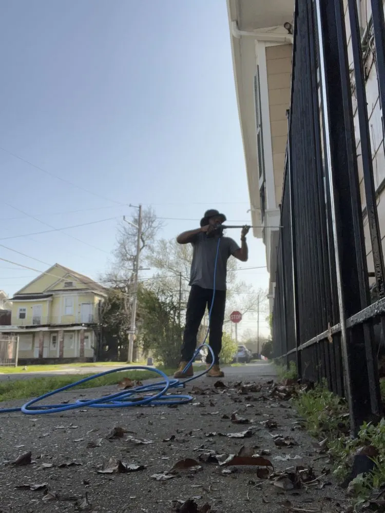 Expert yard cleanup service in Chalmette, LA by Twenty and Done