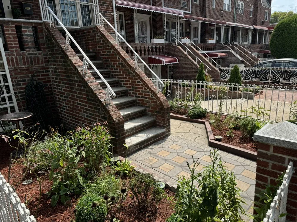 Custom lawn mowing service in Brooklyn, NY - Twin Blades