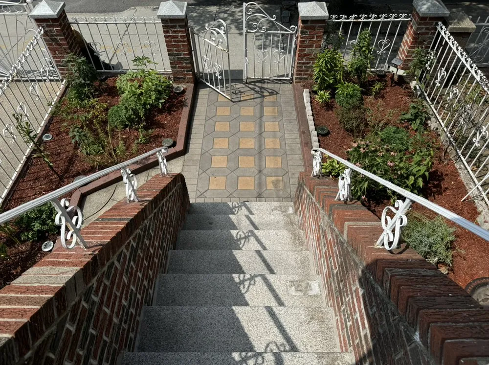 Custom lawn care service near you across Brooklyn, NY - Twin Blades