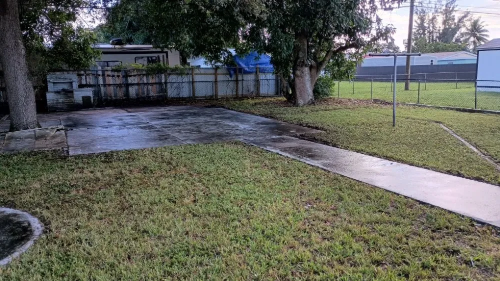 Trusted lawn mowing service experts serving Pinewood, FL - Twin Flame