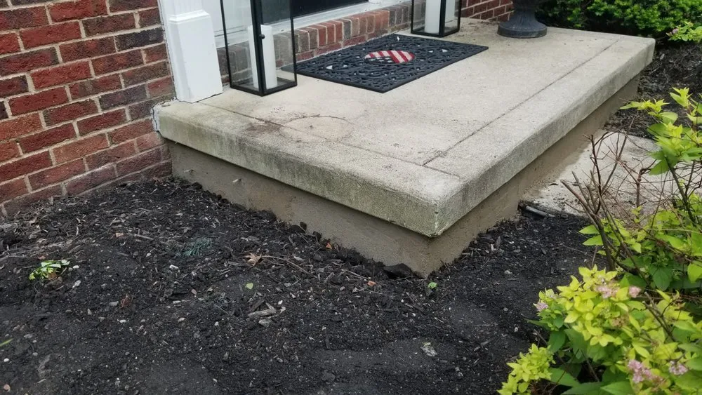 Custom garden landscaping with custom design in Gahanna, OH by Twin Oaks Landscaping Services