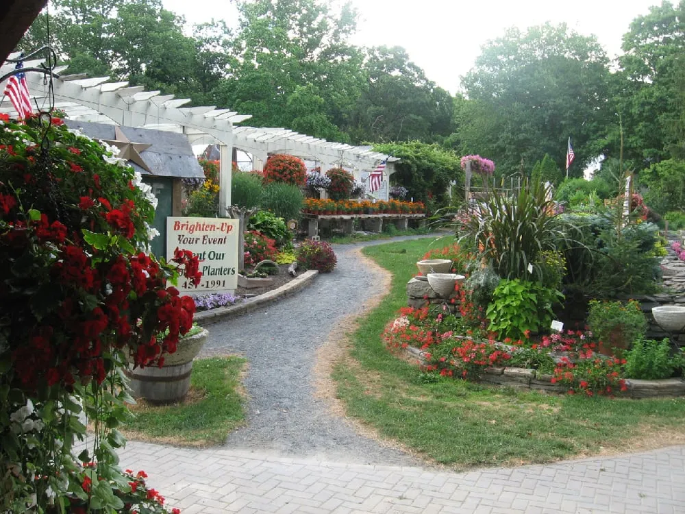 Affordable lawn care service experts serving Montgomery, NY - Twin Ponds Greenhouse & Landscaping