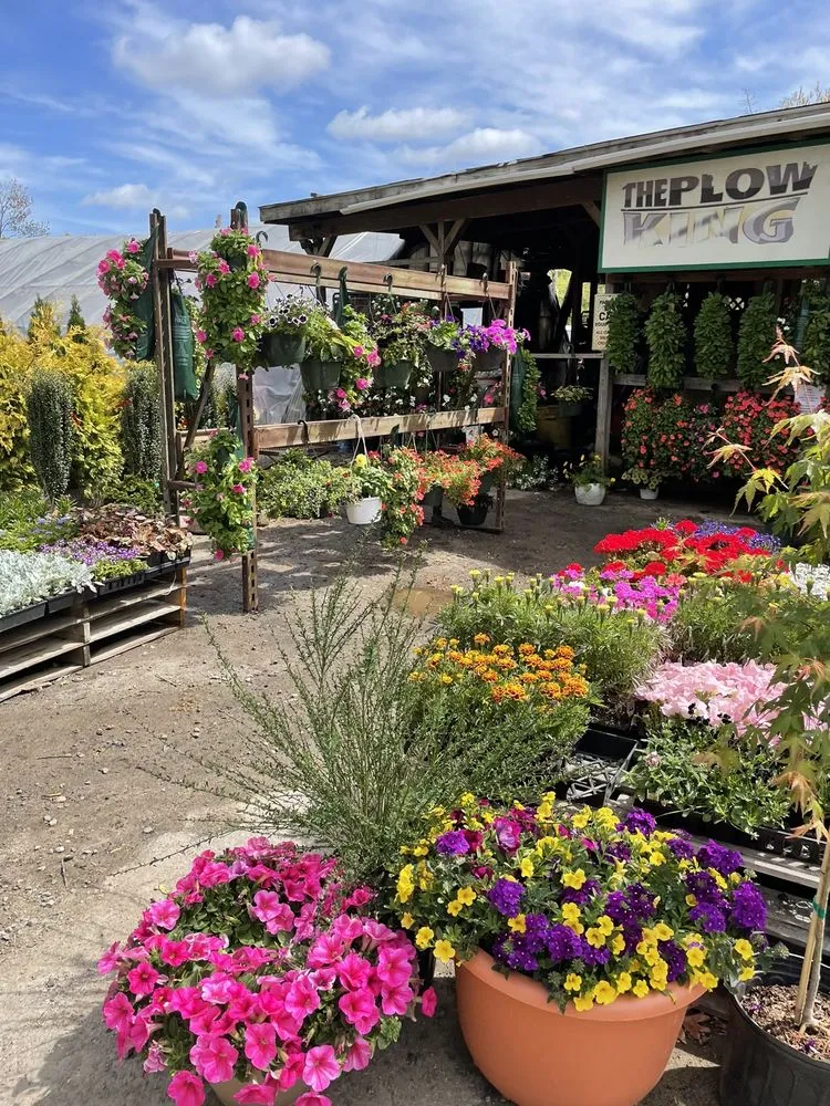 Reliable yard maintenance experts serving Smithfield, RI - Twin River Nursery