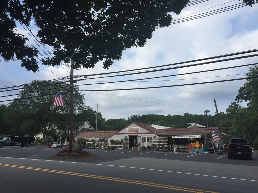 Expert yard maintenance in Franklin Lakes, NJ - Twinbrook Farms