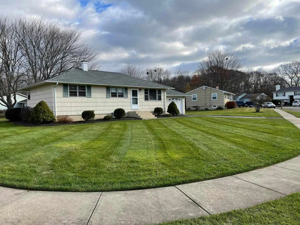 Top-rated lawn mowing service experts serving Hamden, CT - Twins Lawn Care