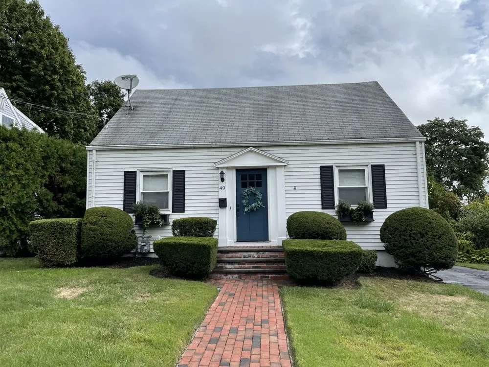 Expert residential landscaping with custom design in Hamden, CT by Twins Lawn Care