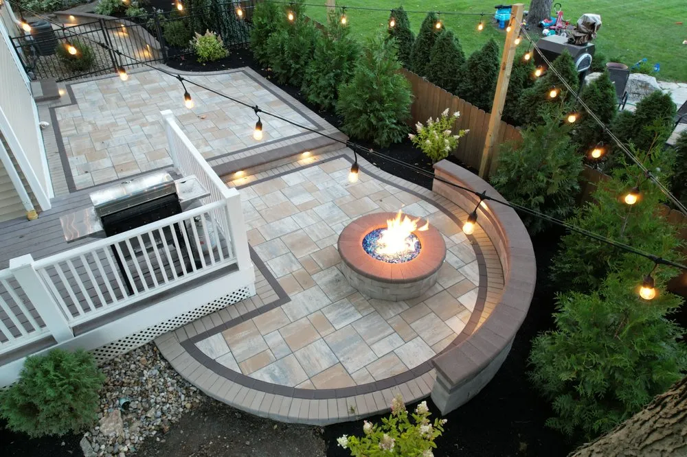 Custom outdoor landscaping in Columbus, OH - TWINSCAPES