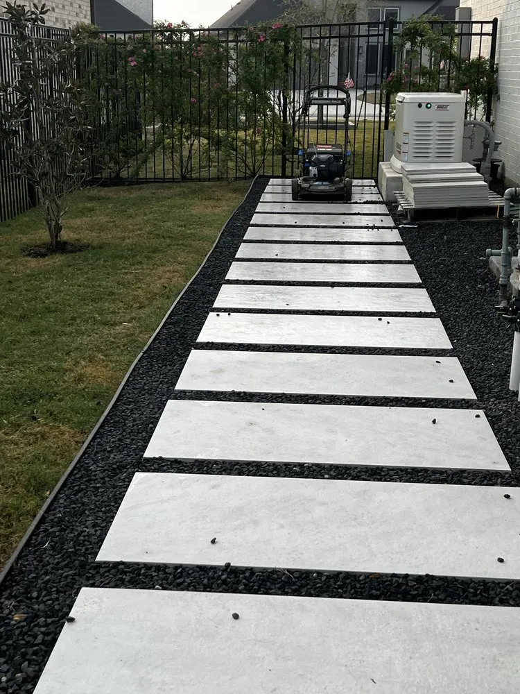 Trusted garden landscaping in Friendswood, TX by Twisted Landscaping