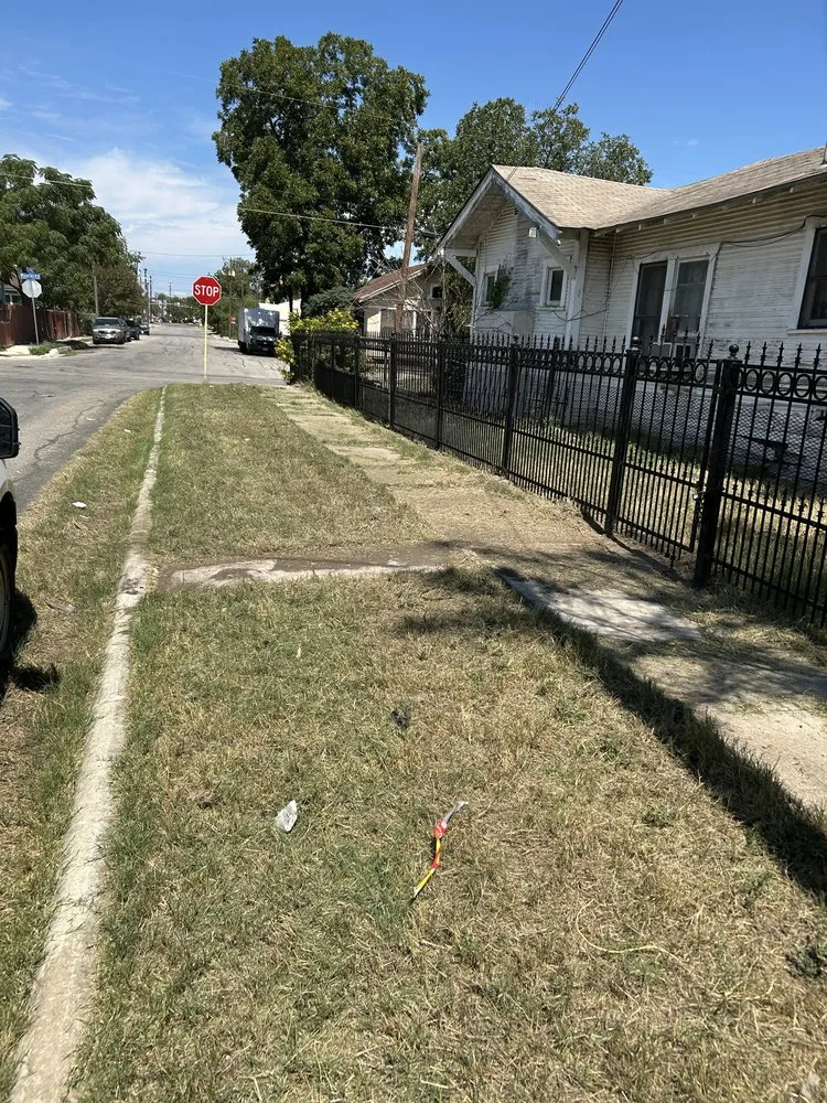 Reliable yard cleanup service for residential properties in San Antonio, TX by Twisted oak lawn Care