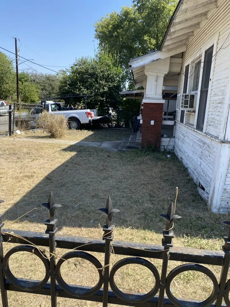 Trusted outdoor landscaping for homes across San Antonio, TX - Twisted oak lawn Care