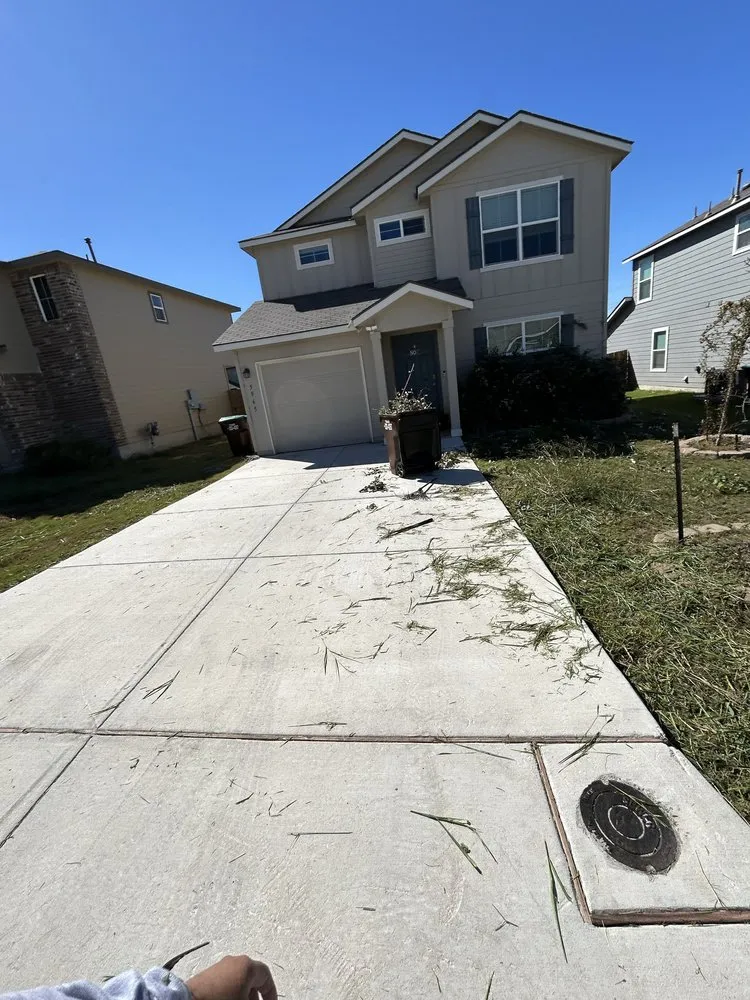 Reliable yard maintenance experts serving San Antonio, TX - Twisted oak lawn Care