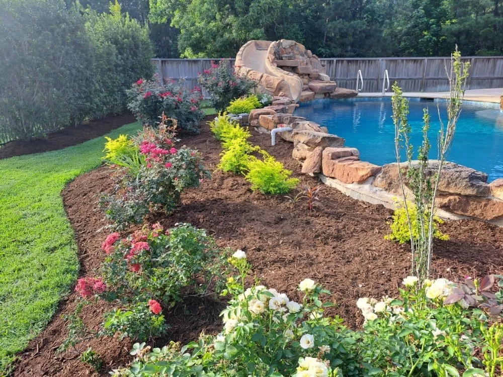 Professional yard maintenance in Shenandoah, TX by Two brothers landscaping