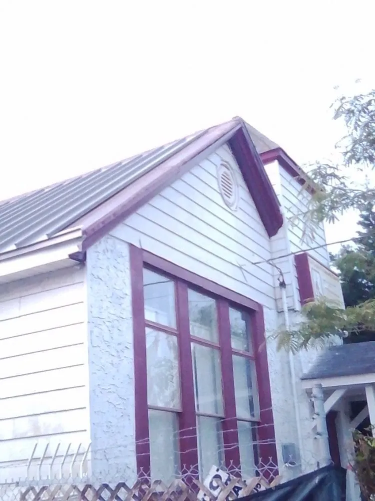 Affordable landscape design for homes in Portsmouth, VA by Two brothers painting and Pressure Washing