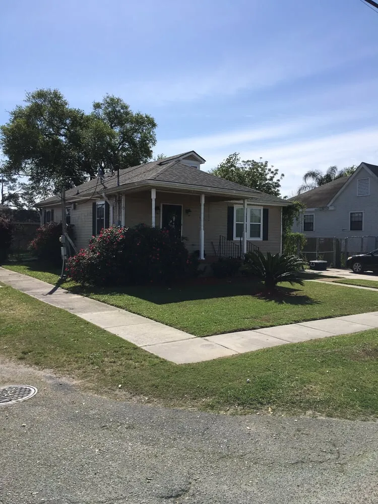 Reliable garden landscaping in New Orleans, LA by Two3's Lawn Service