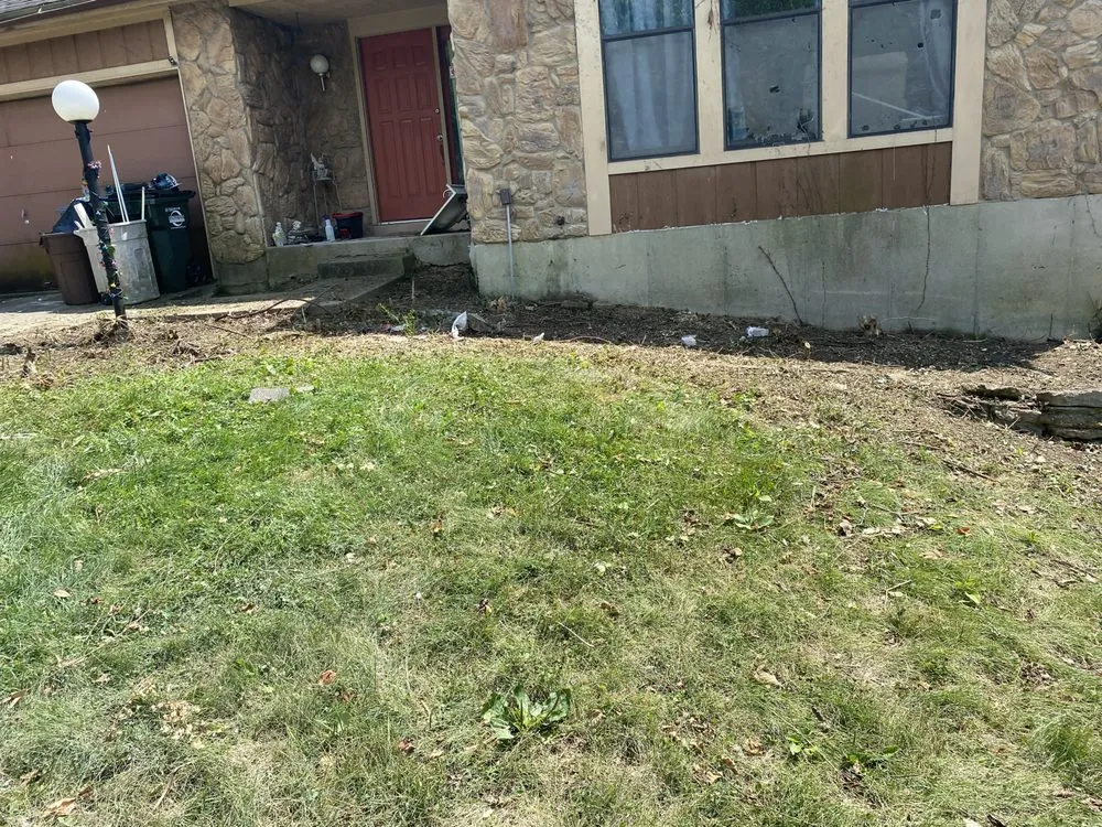 Expert yard cleanup service in Franklin, OH by Tye's Cutting Edge