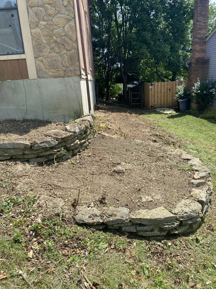 Custom outdoor landscaping in Franklin, OH - Tye's Cutting Edge