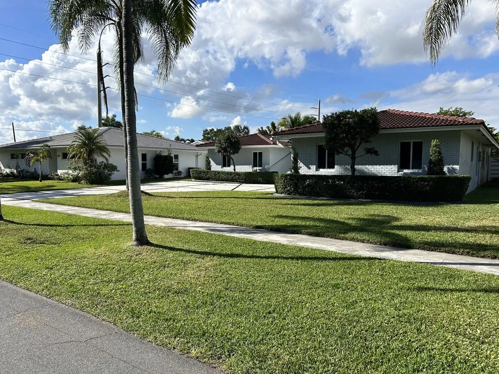 Expert lawn mowing service in Hollywood, FL - Tyler Costa's Lawn Care