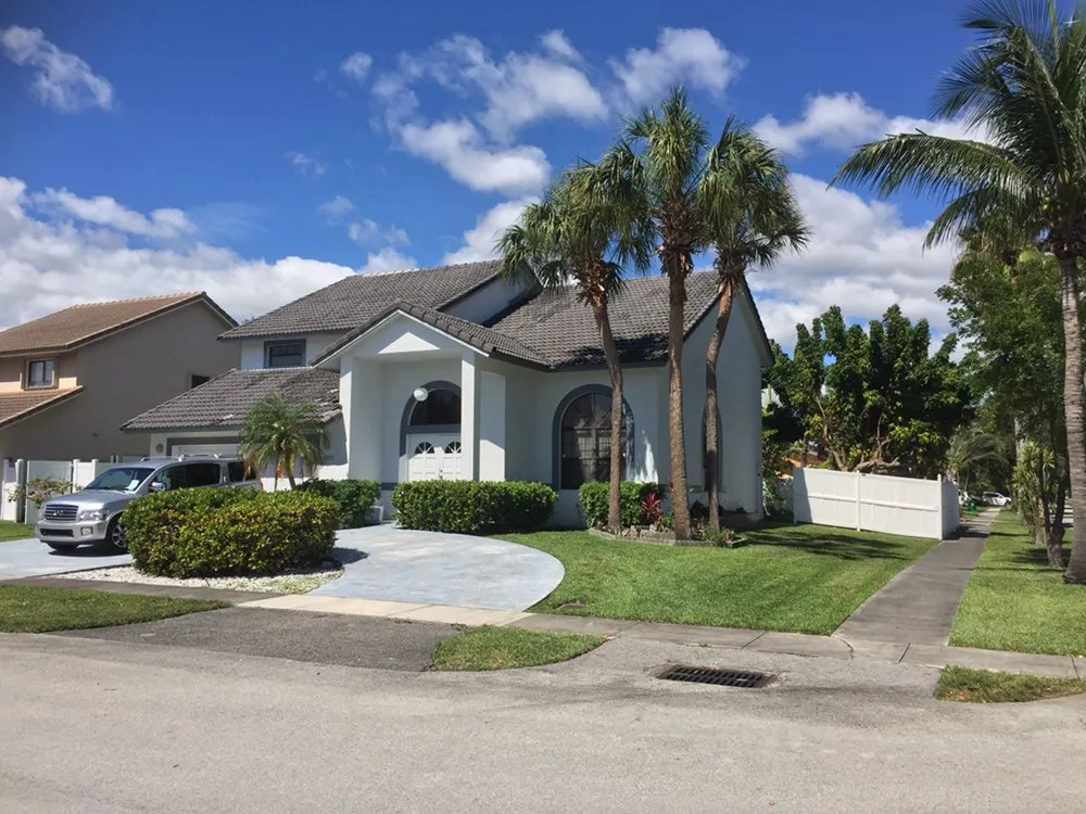 Reliable lawn care service in Hollywood, FL by Tyler Costa's Lawn Care
