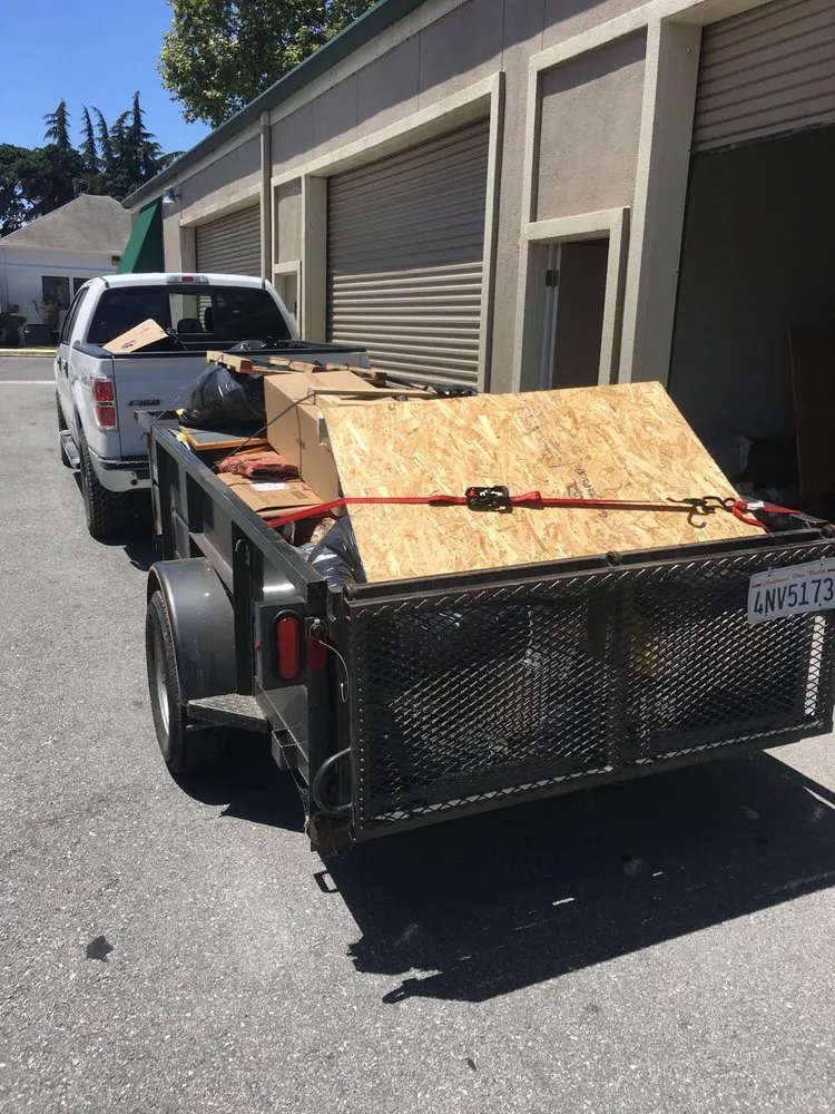 Expert yard cleanup service in Salinas, CA - Tyler Stringer's HandyMan Services