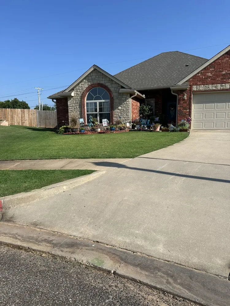 Custom yard maintenance in Norman, OK by Tyler Turf