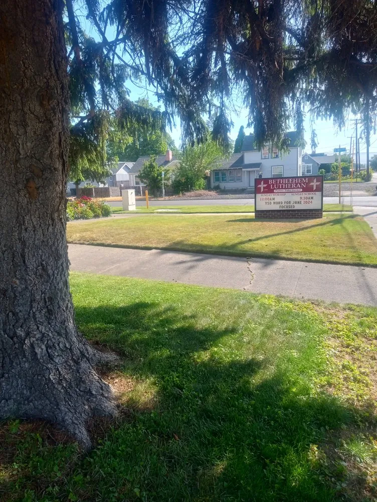 Custom landscape design in Yakima, WA by Tylor Croy's Lawns