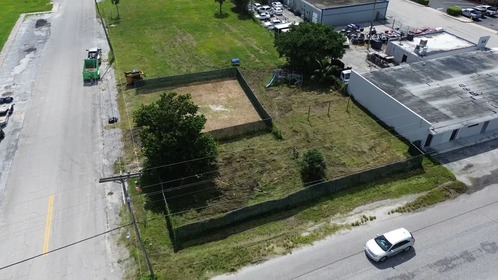 Expert yard cleanup service in Orlando, FL - U-BIQ