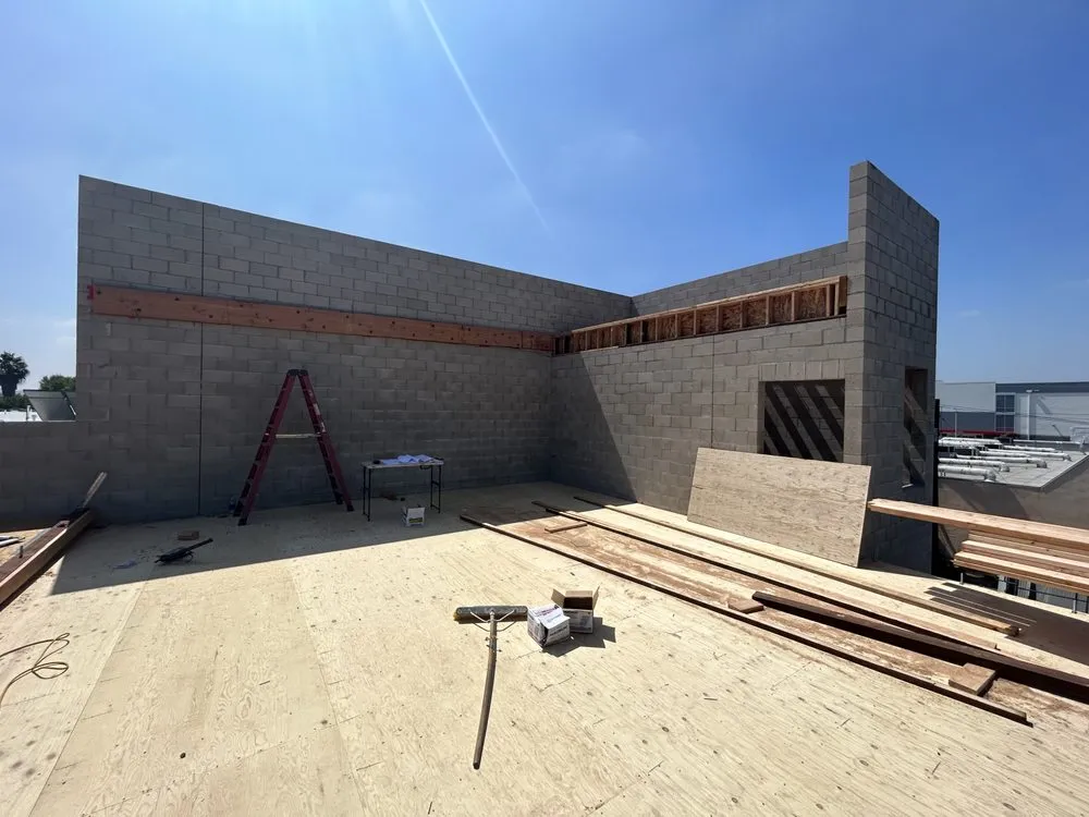 Expert lawn mowing service in Los Angeles, CA - UBIC