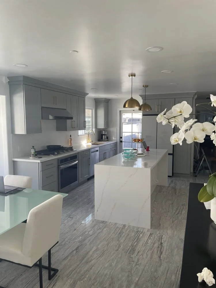 Top-rated lawn mowing service in Los Angeles, CA - UBIC