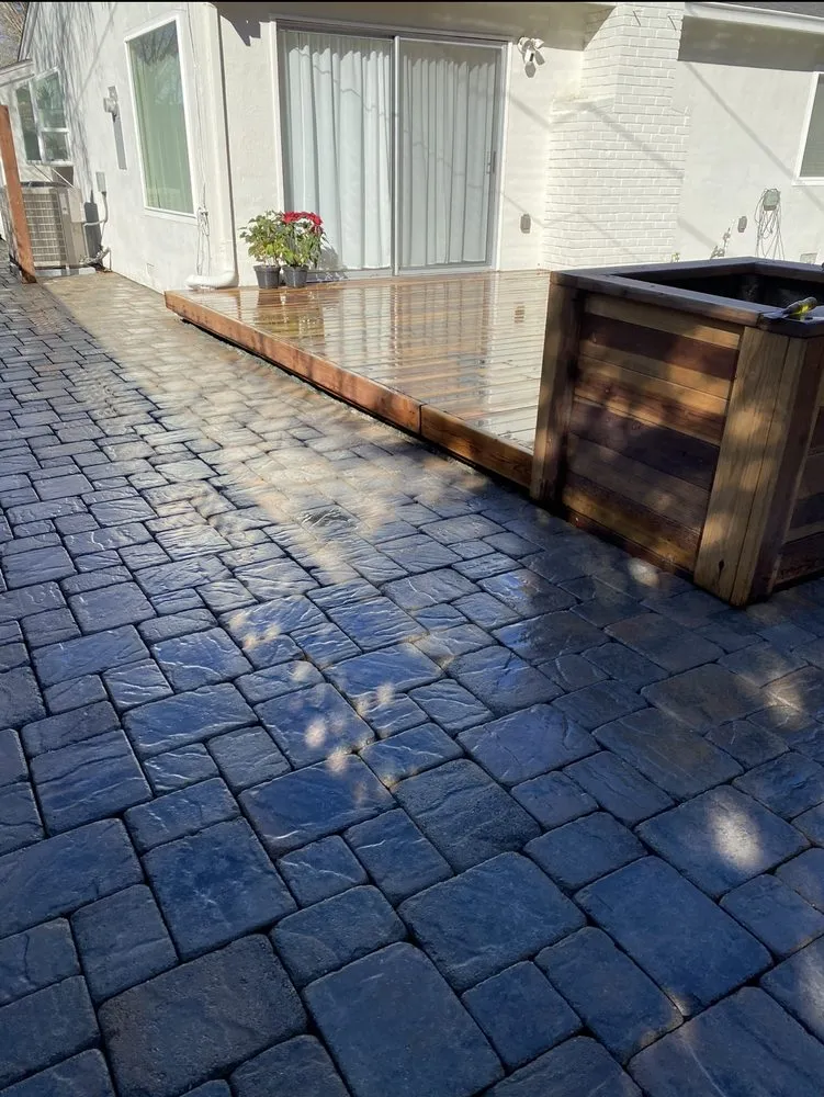 Reliable yard cleanup service in Menlo Park, CA by UH Landscape