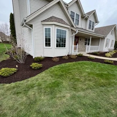 U&I Landscaping Maintenance Logo