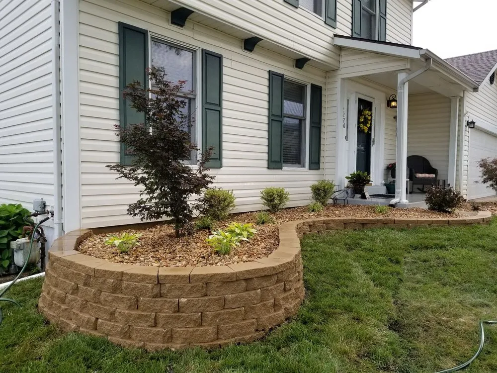 Professional outdoor landscaping in St. Louis, MO by Ulett Tree & Landscaping