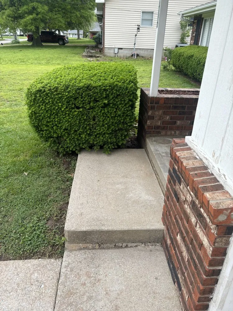 Top-rated garden landscaping for beautiful yards across Greenfield, MO - Ultimate Lawn & Home