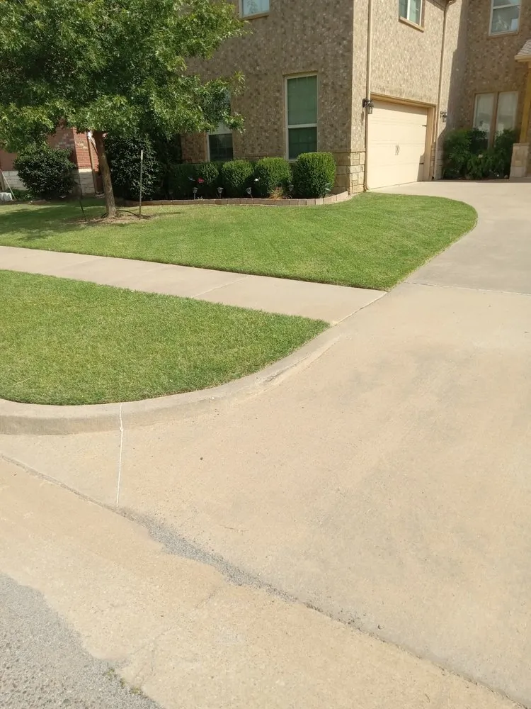 Top-rated yard maintenance in Moore, OK by ultimate Lawn Care & Handy Work