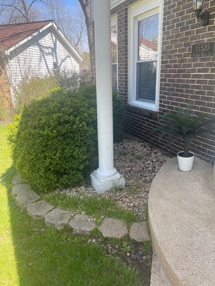 Custom lawn mowing service experts serving St. Louis, MO - Ultimate Lawn Care