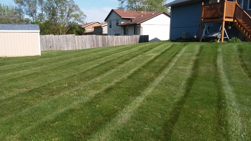 Custom lawn mowing service experts serving Tinley Park, IL - Ultimate Lawn Care