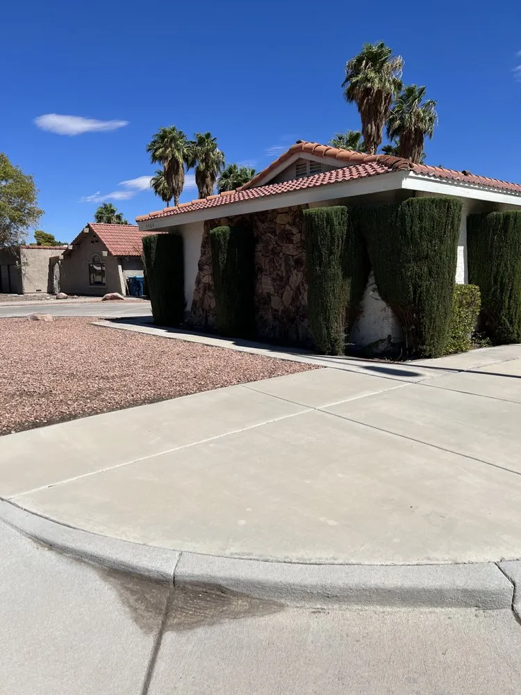 Professional yard maintenance experts serving Las Vegas, NV - Ultimate Lawn Maintenance